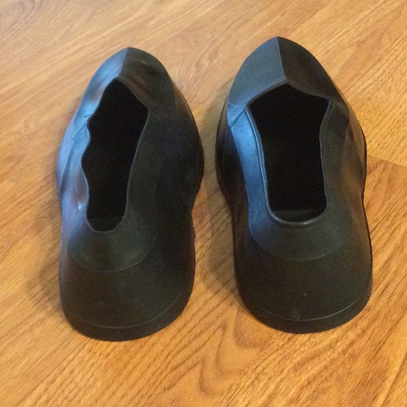Rubber Slip On Covers for Dress Shoes - Picture 3 of 7